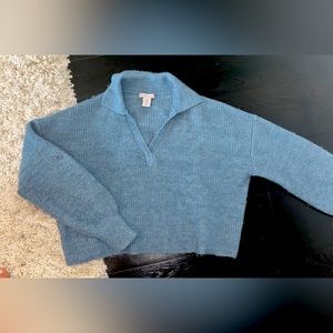 BLUE COLLARED SWEATER